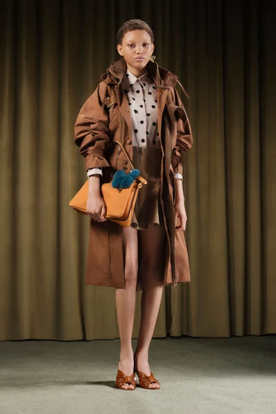 Look 16